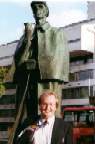 Clicca per ingrandire - la
statua di Sherlock Holmes